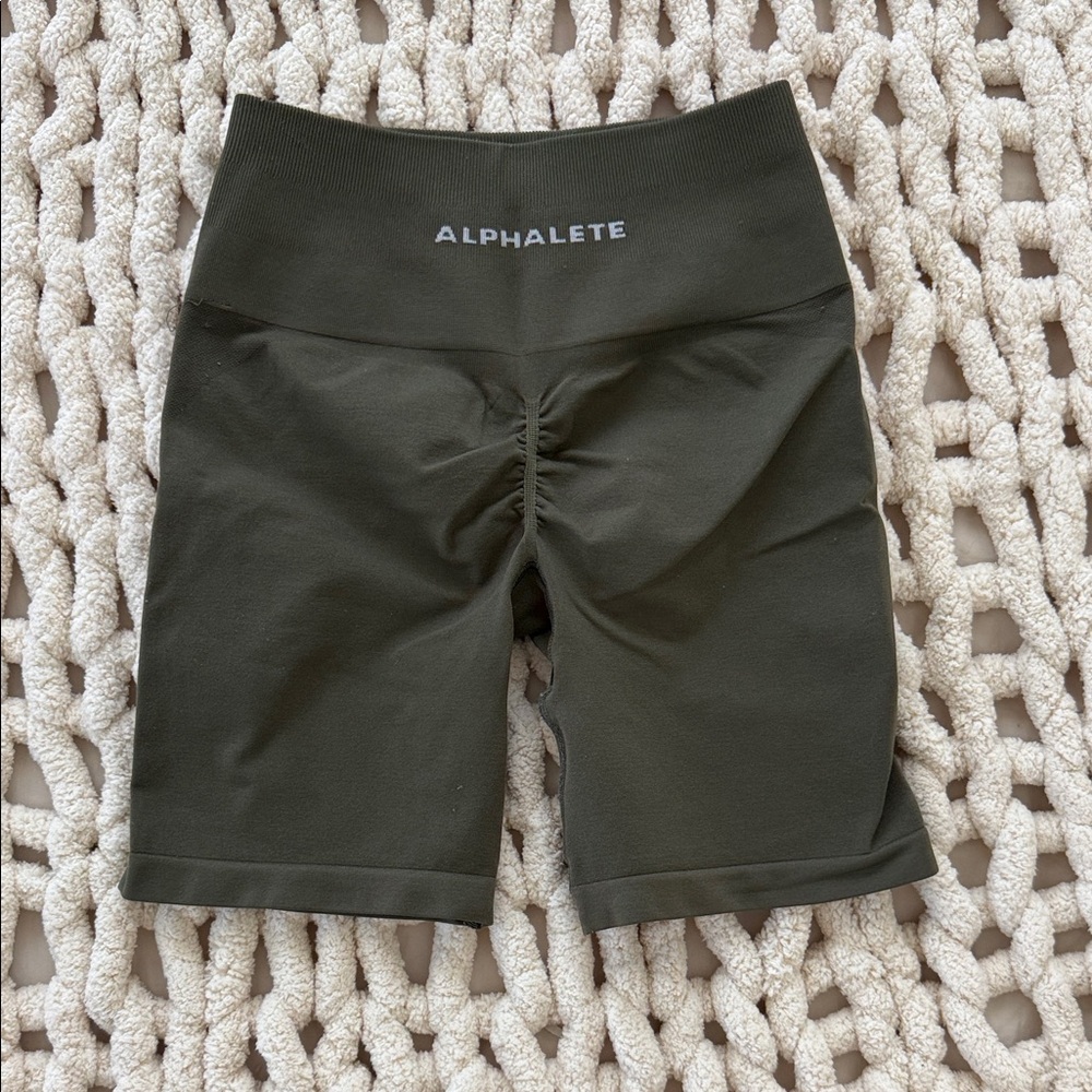 Alphalete Women's Dark Green High-Rise Amplify Bike Shorts